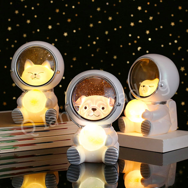 LED Creative Cute Pet Astronaut Night Light - GadiGadPlus.com